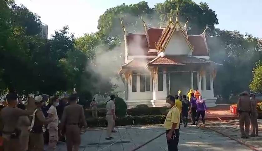 ไฟไหม้หอพระหน้าศาลากลางจังหวัดลพบุรีวอดทั้งหลัง