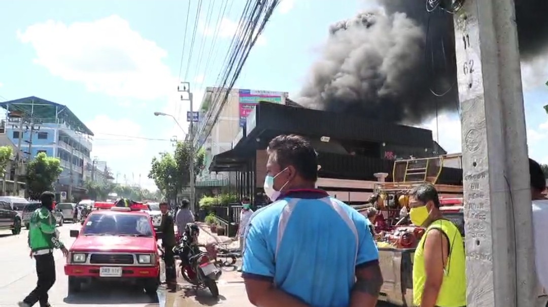 ระทึก! ไฟไหม้โรงงานพลาสติก ย่านบางบอน เสียหายกว่า 100 ล้านบาท ไร้เจ็บหนัก-ตาย