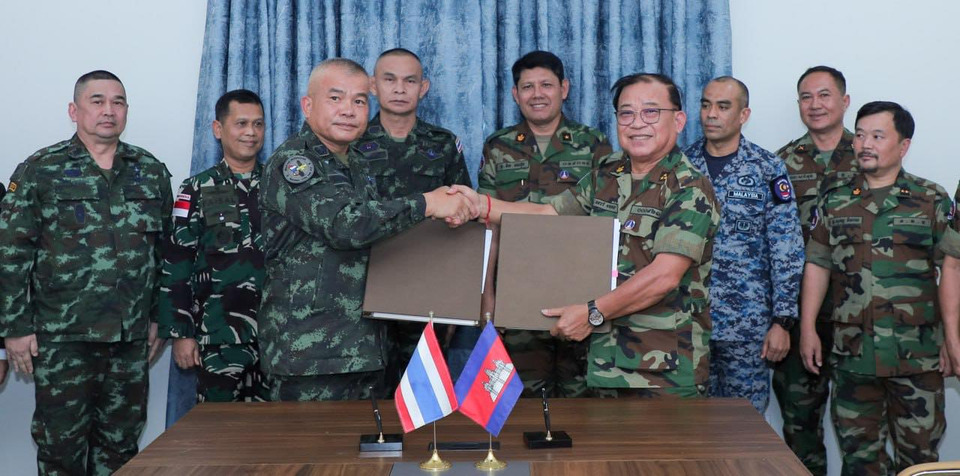 แม่ทัพภาค 2 - ผบ.ทหารภูมิภาค 4 หารือแผนถอนอาวุธหนัก เดินหน้าสันติภาพชายแดน คณะ AOT สังเกตการณ์
