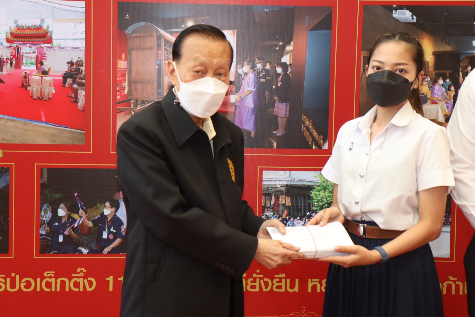 มูลนิธิป่อเต็กตึ๊ง มอบทุนการศึกษาทุกระดับปีสุดท้าย และทุนการศึกษาต่อเนื่องประจำปี 2564