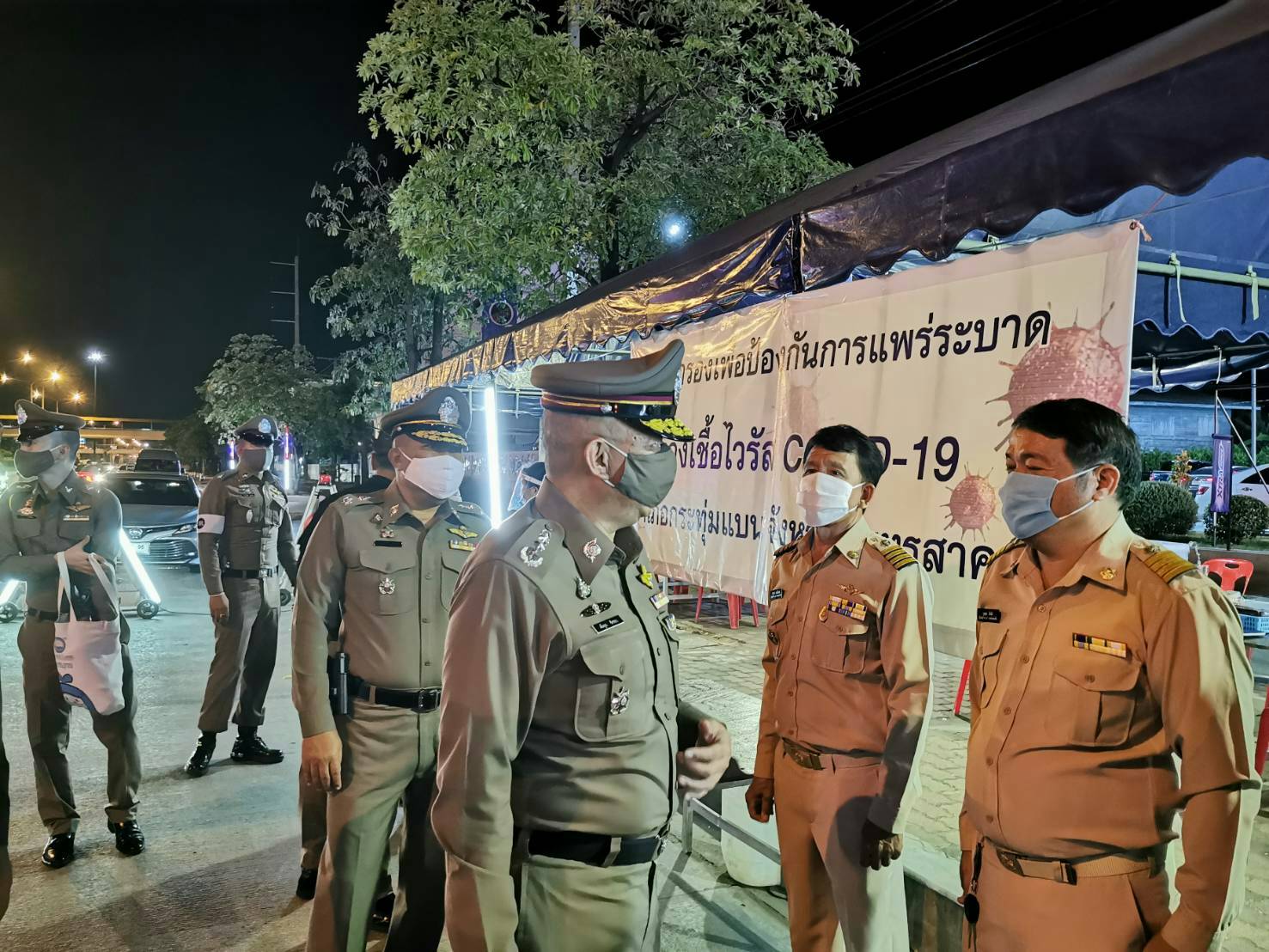 ผู้ช่วย ผบ.ตร.เยี่ยมจุดตรวจควบคุมการแพร่ระบาดเชื้อไวรัสโคโรนา-19