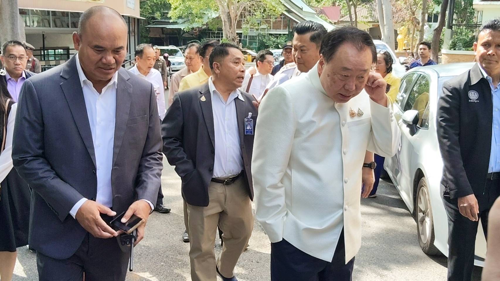 "สุชาติ" พร้อมหน่วยงานเกี่ยวข้อง ลงพื้นที่ตรวจสอบ "วัดพระบาทน้ำพุ" ไร้วี่แวว "หลวงพ่ออลงกต" 