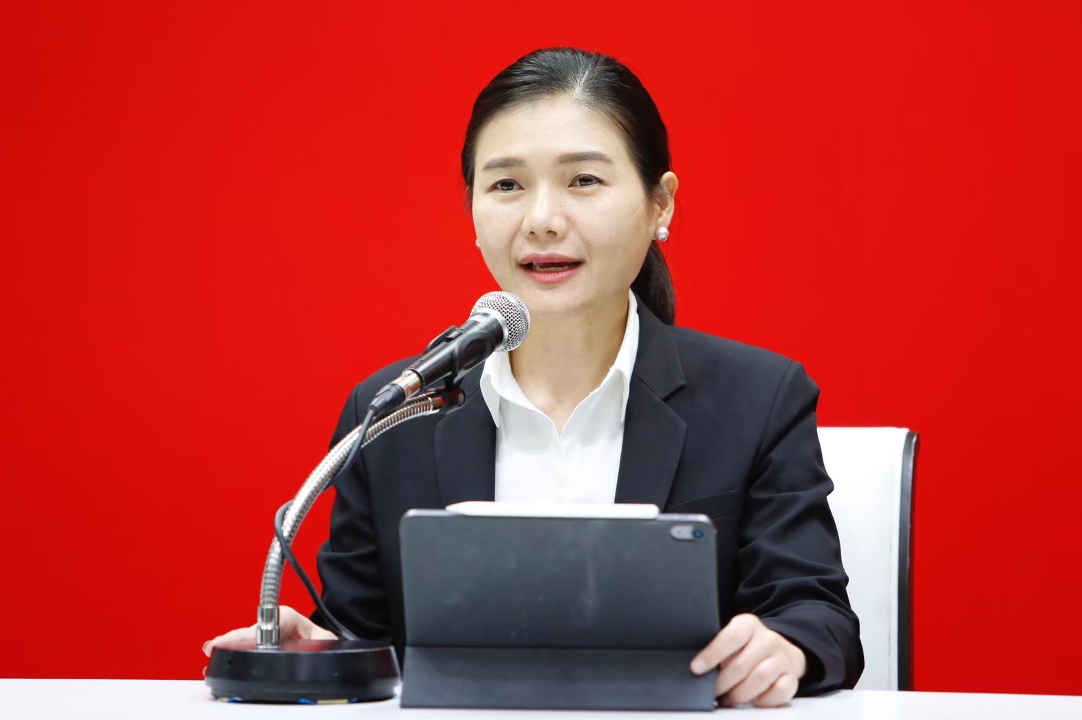 "จิราพร" ให้คะแนน "ประยุทธ์" สอบตกจัดเอเปค เหตุความน่าเชื่อถือในเวทีโลกต่ำ
