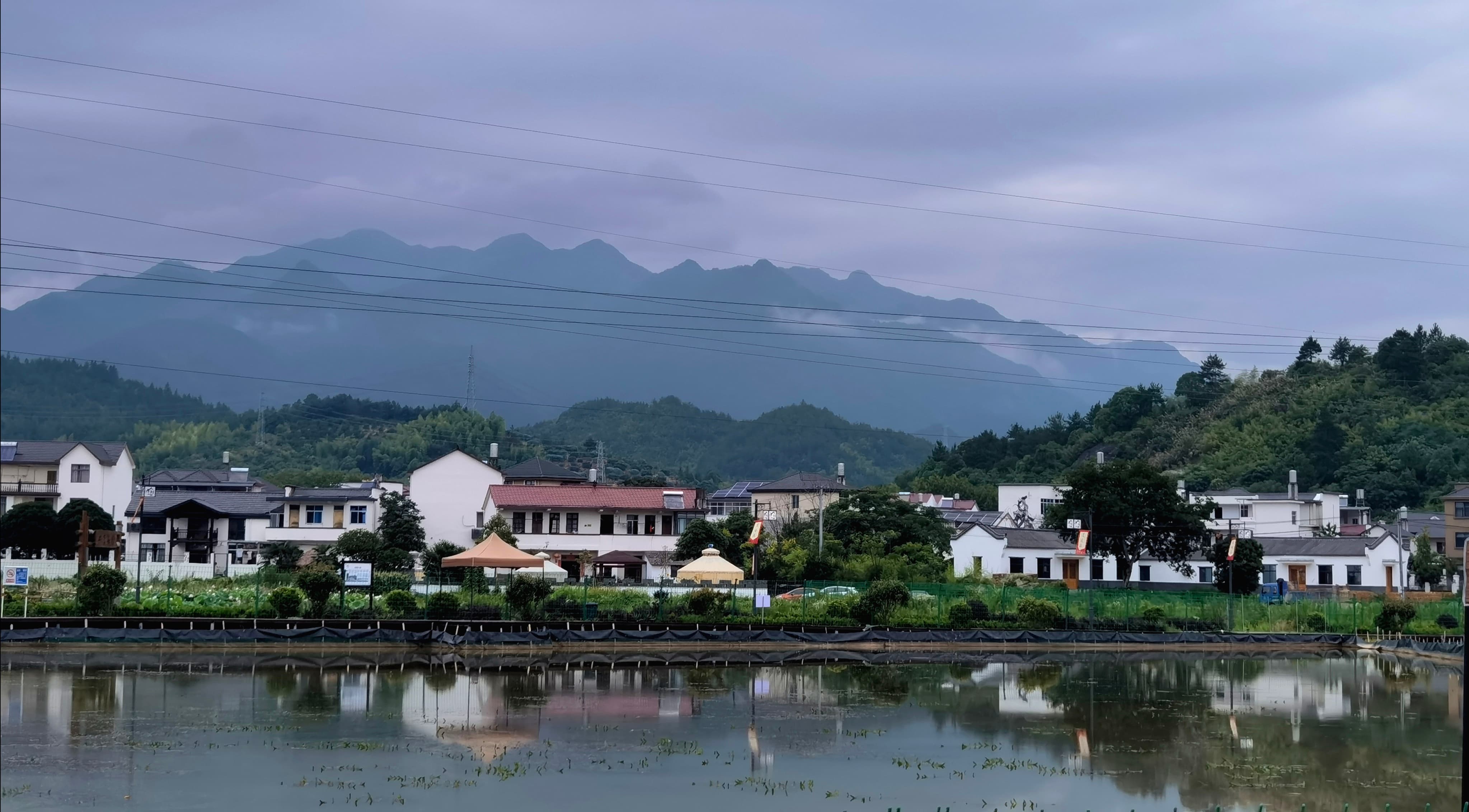 โครงการ“พันหมู่บ้านสาธิต หมื่นหมู่บ้านพัฒนา” นำการเปลี่ยนแปลงใหญ่หลวงให้กับหมู่บ้านมณฑลเจ้อเจียง