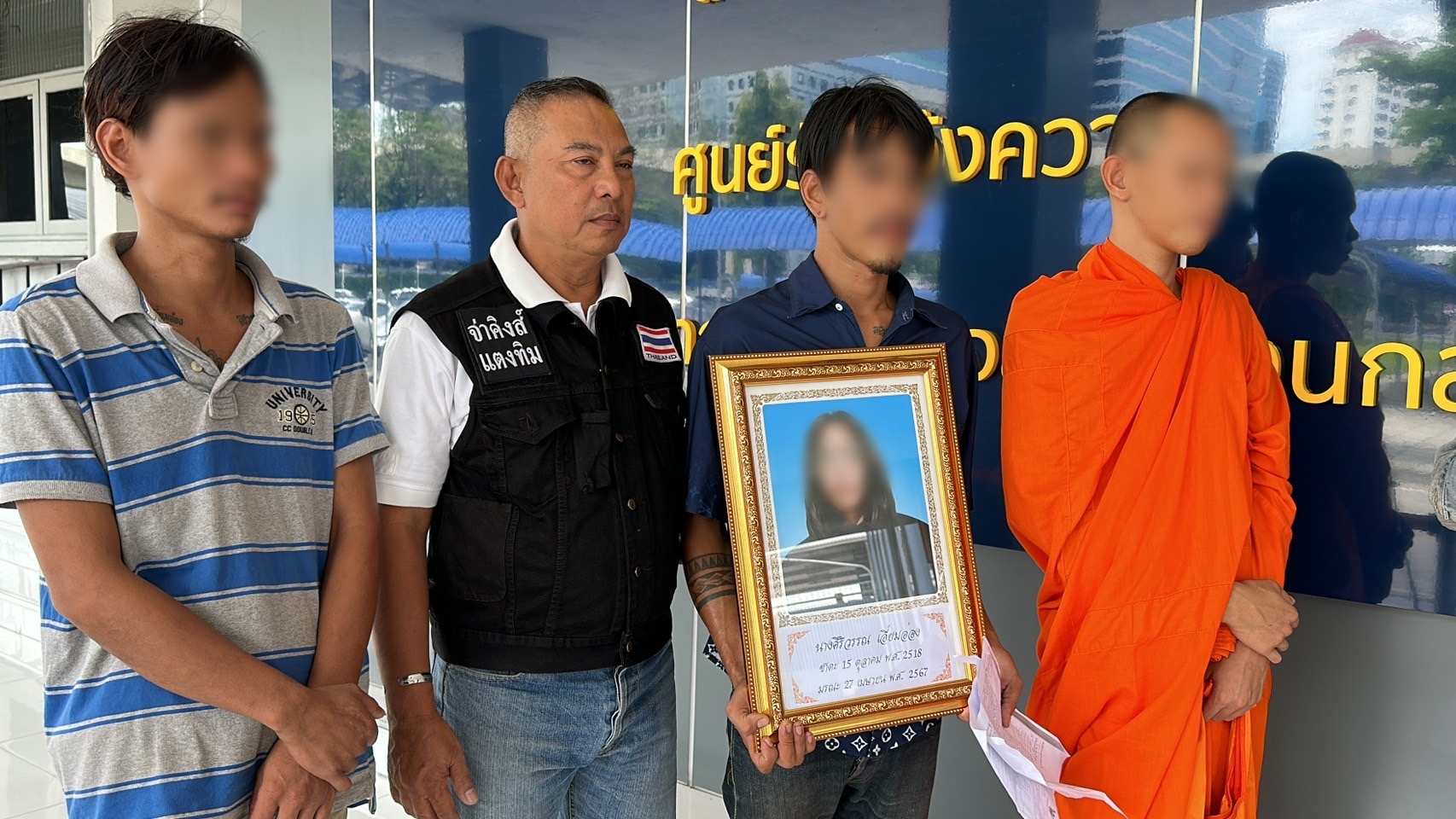 3 พี่น้องอุ้มรูปแม่เข้าร้องกองปราบฯ หลังคดีถูกคนร้ายลอบยิงไม่คืบหน้า