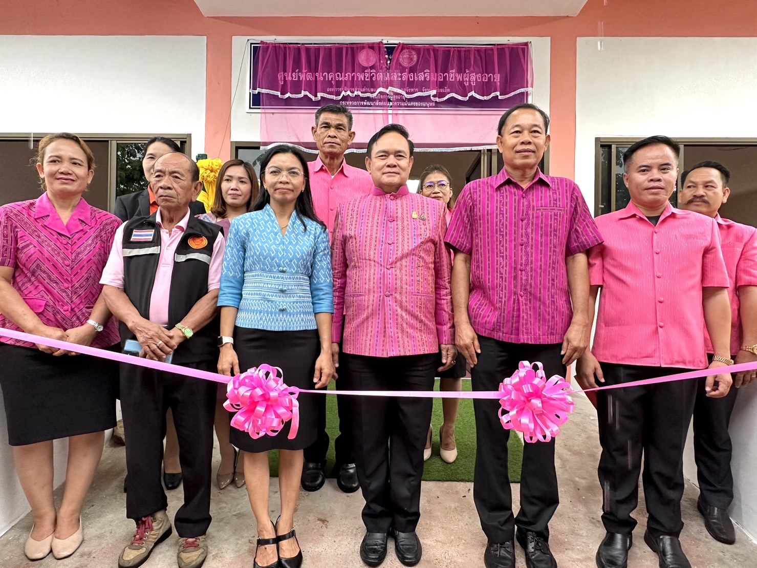ร้อยเอ็ด เปิดอาคารศูนย์พัฒนาคุณภาพชีวิตและส่งเสริมอาชีพผู้สูงอายุ (ศพอส.)
