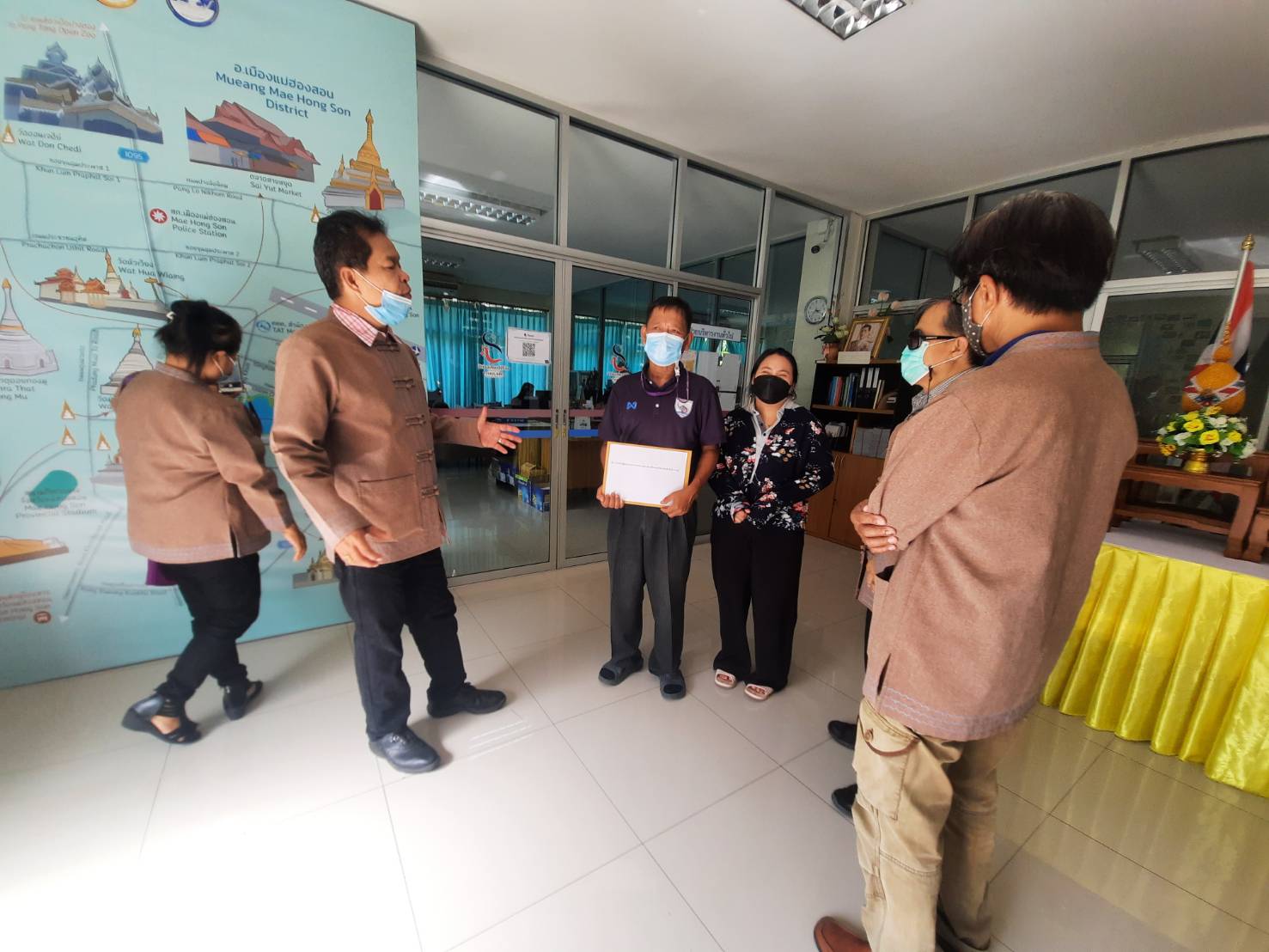 สมาคมธุรกิจท่องเที่ยวจังหวัดแม่ฮ่องสอน ยื่นหนังสือขอดันเปิดห้วยต้นนุ่น