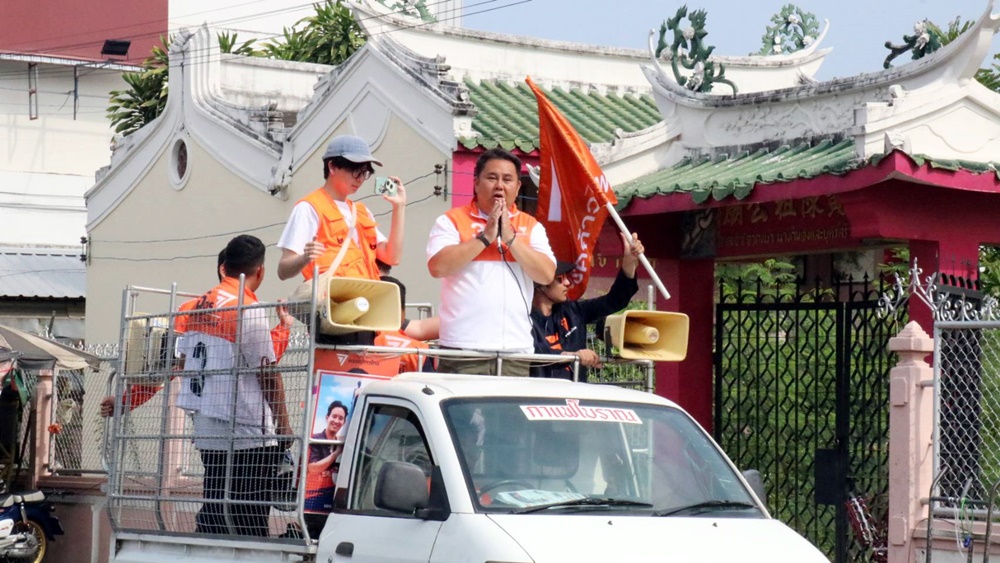 “ฉัตร” ว่าที่ สส.ป้ายแดง เดินสายขอบคุณคนเมืองโคราชเทคะแนนล้มแชมป์เก่า 