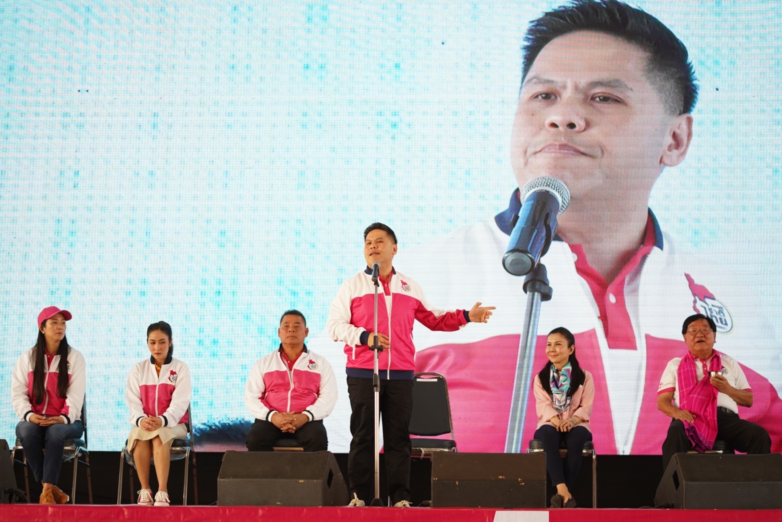 "วราวุธ" อ้อนชาว อ.สามชุกเลือกพรรคสีชมพูให้ชนะถล่มทลาย รับนโยบายชทพ.ไม่ได้ลดแลกแจกแถม แต่ทำได้จริง