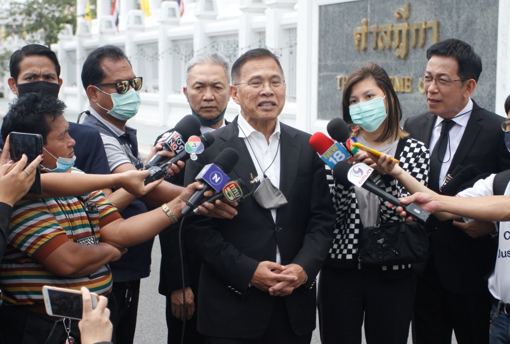 "หมวดเจี๊ยบ" ไลฟ์สดจากศาลฎีกาฯเกาะติดคดีบ้านเอื้ออาทรของ "วัฒนา"