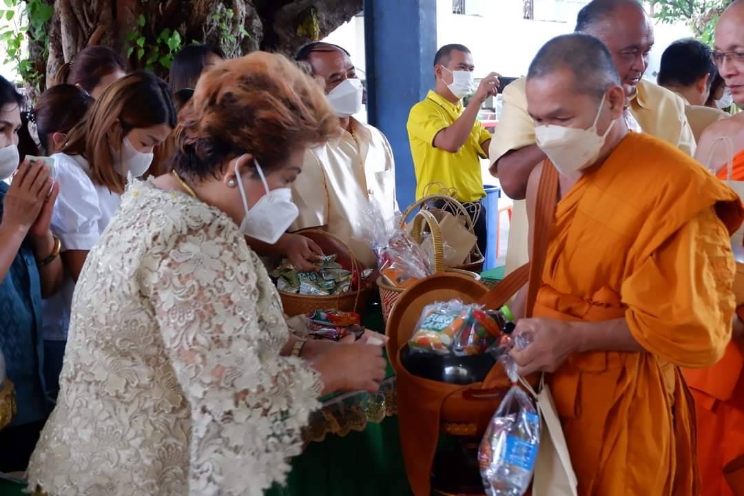 อบต.โคกสำโรง ประกอบพิธีทำบุญตักบาตรถวายเป็นพระราชกุศล ฉลองพระชนมายุ 8 รอบ สมเด็จพระสังฆราช