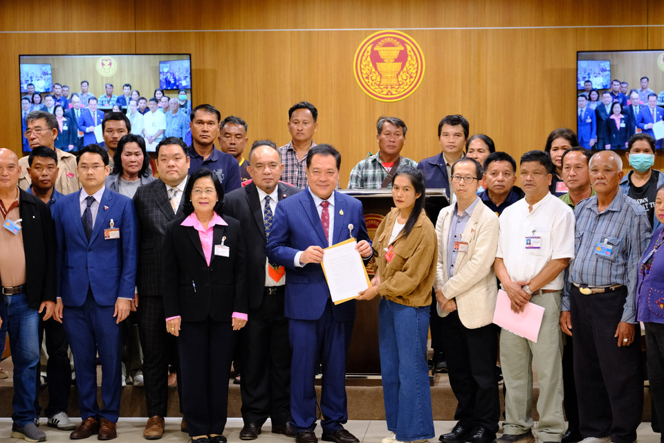 ‘พีมูฟ’ บุกยื่น ‘กมธ.นิรโทษกรรมคดีรุกป่า’ หนุนเร่งทำกฎหมาย ชี้ชาวบ้านตกเป็นเหยื่อจากนโยบายรัฐผิดพลาด