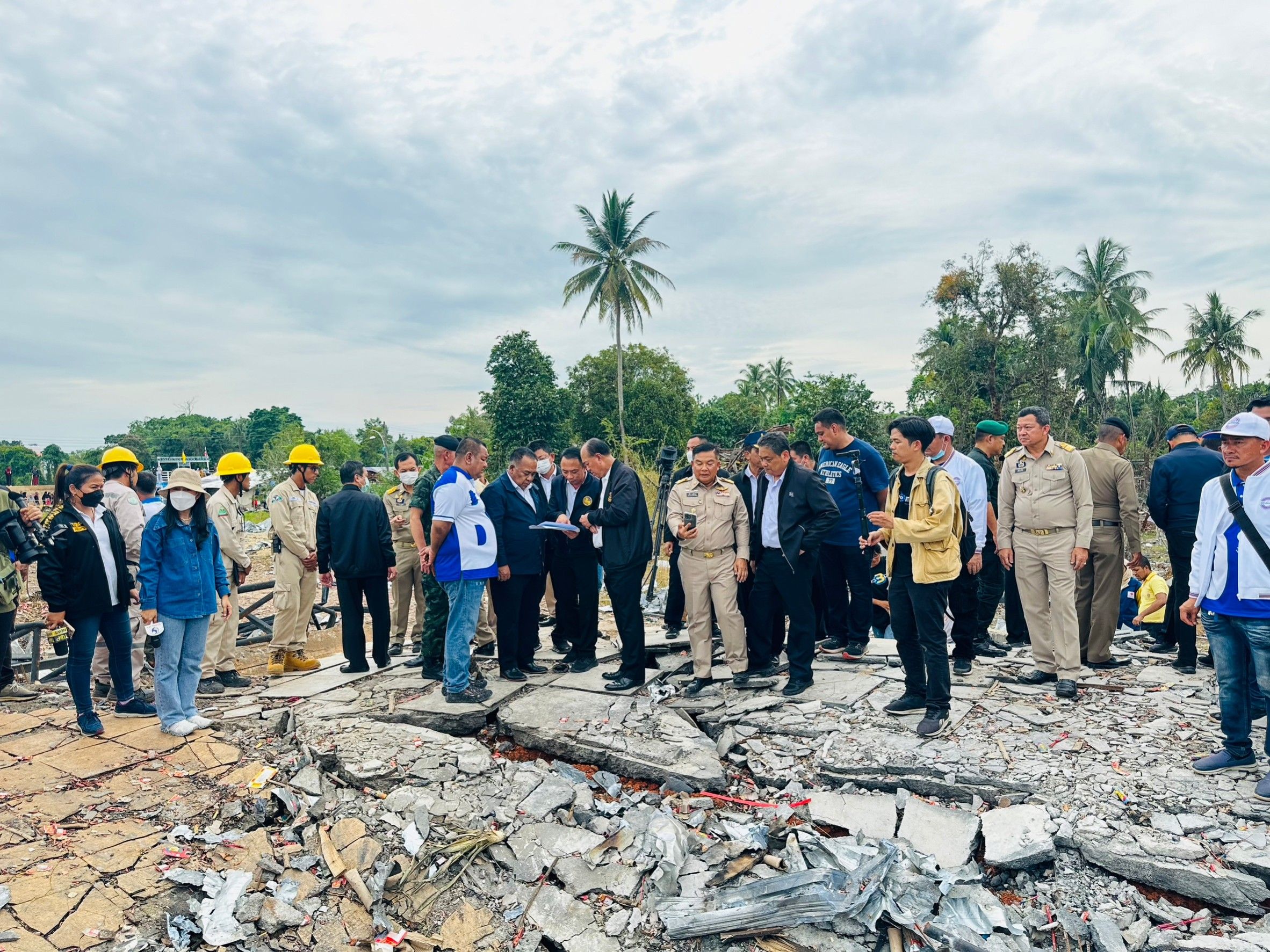 "มท.1 " สั่งกรมโยธาฯ นำแนวทางการจัดรูปที่ดินฯเร่งช่วยผู้ประสบภัย เหตุโกดังมูโนะระเบิด ที่นราธิวาส