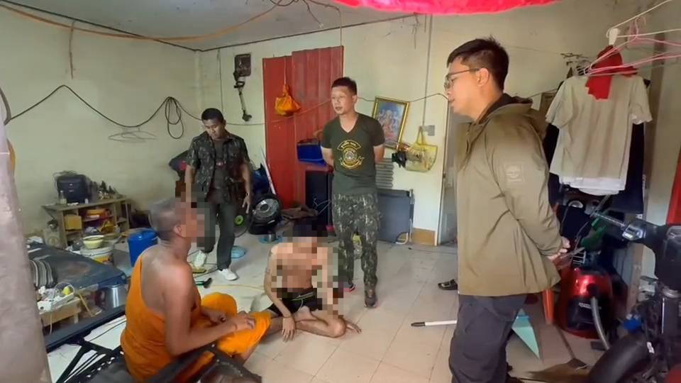 บุกกุฏิวัด! ฝ่ายปกครองรวบ 2 พระลูกวัดเสพยาบ้า พร้อมเด็กวัด
