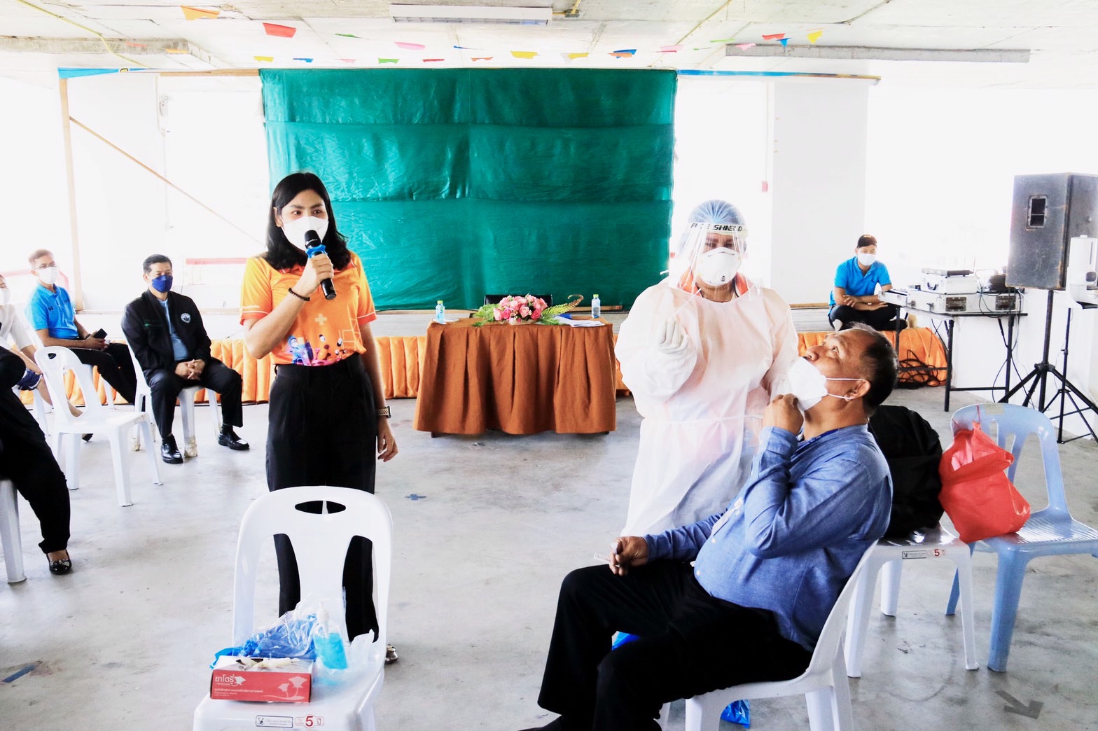 เทศบาลหัวหินอบรมครูตรวจหาเชื้อโควิดให้กับนักเรียนก่อนเปิดเทอม