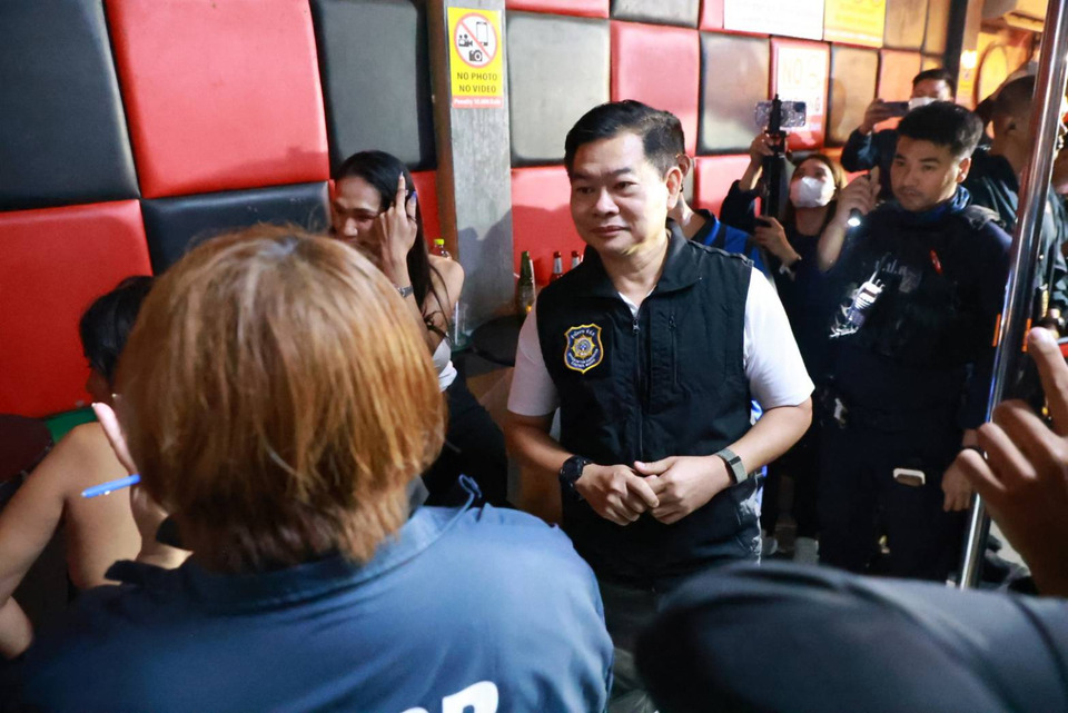เลขา ป.ป.ส. บุกผับดังราชปรารภรวบนักค้าชาวไนจีเรีย พบปาร์ตี้โคเคน–แก๊สหัวเราะ