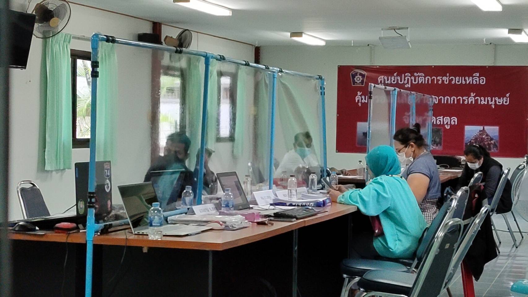 สตูลเดินหน้าสอบปากคำโรฮิงญา คัดแยกเหยื่อ ขณะที่ธารน้ำใจหลั่งไหลเข้าช่วยเหลือ 