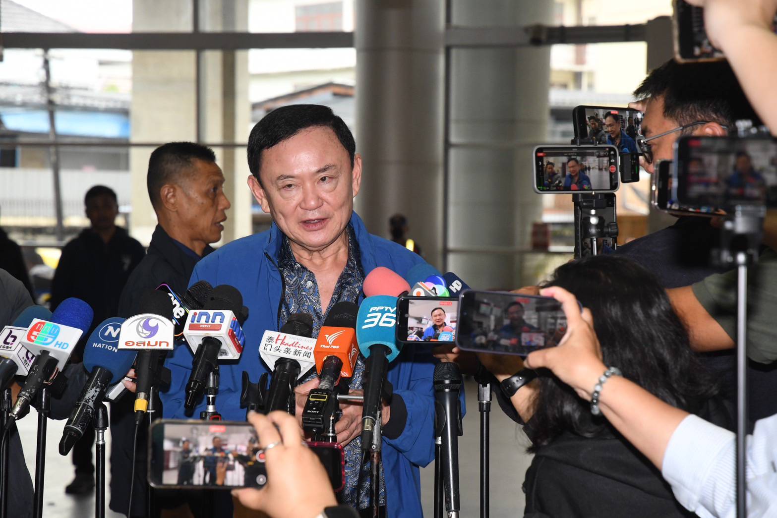 "ทักษิณ" การันตีล้านเปอร์เซ็นต์เกาะกูดเป็นของไทย เตรียมเล่าให้ "สส.เพื่อไทย" ฟัง ลั่นใครจะบ้ายกให้กัมพูชา พร้อมรับฟังทุกฝ่าย