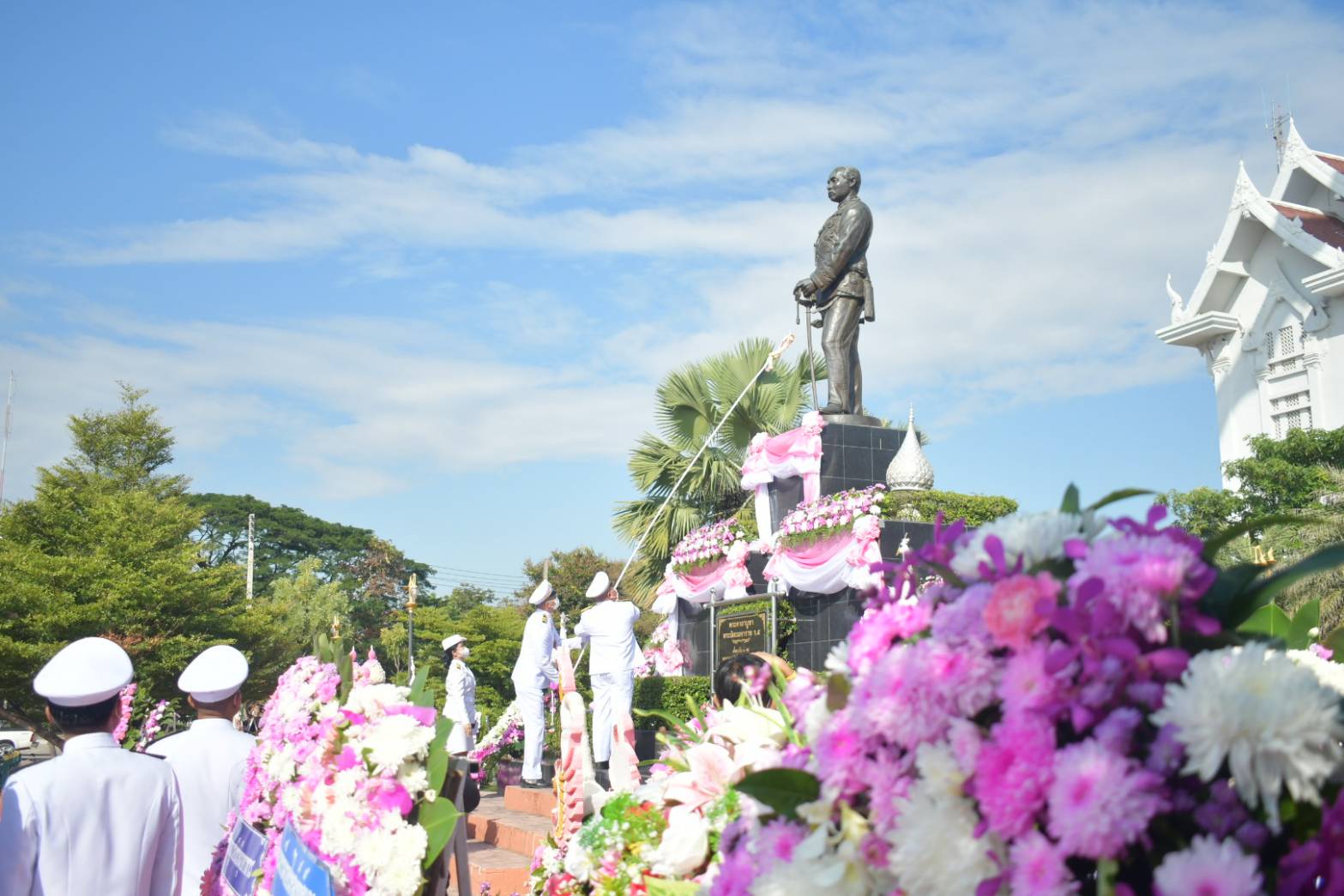 มุกดาหาร นพค.24 ร่วมพิธีวางพวงมาลา เนื่องในวันคล้ายวันสวรรคตพระบาทสมเด็จพระจุลจอมเกล้าเจ้าอยู่หัว 