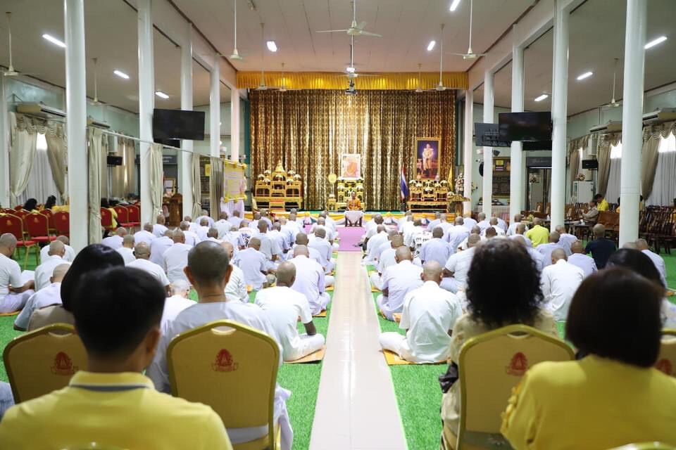 อ่างทอง จัดพิธีปลงผม โครงการบรรพชาอุปสมบท เฉลิมพระเกียรติ