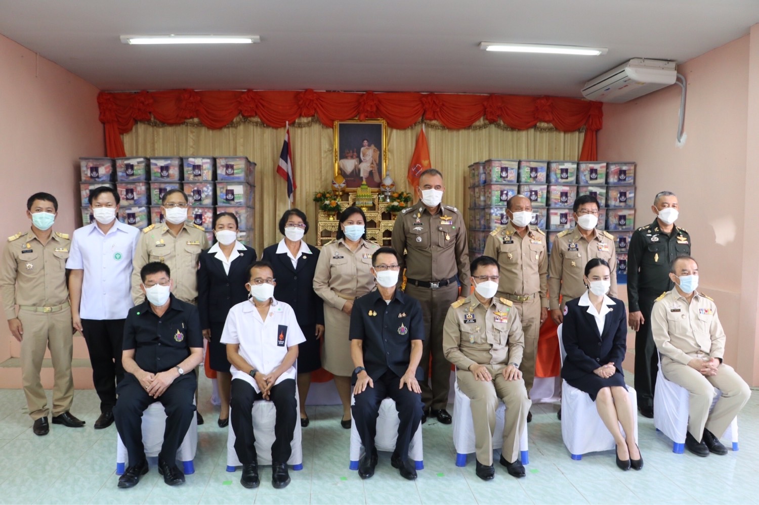 สถาบันวิจัยจุฬาภรณ์ เชิญสิ่งของพระราชทาน  มอบแก่ราษฎรที่ได้รับผลกระทบจากอุทกภัย จ.ร้อยเอ็ด