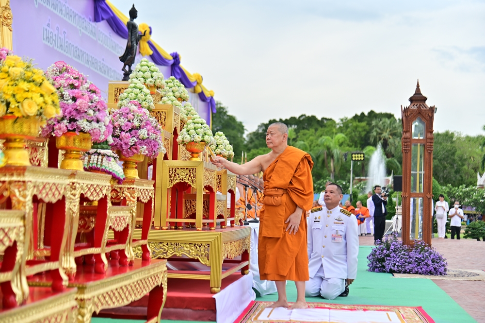 คณะสงฆ์หนกลาง ร่วมกับ สำนักงานพระพุทธศาสนาแห่งชาติ จัดพิธีเจริญพระพุทธมนต์นวัคคหายุสมธัมม์ ถวายเป็นพระราชกุศล แด่พระบรมราชินี 