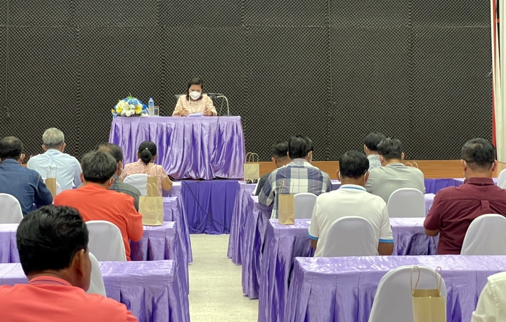 รองผู้ว่าฯอ่างทอง นั่งหัวโต๊ะประชุมคัดเลือกกรรมการผู้แทนผู้บริหารองค์การบริหารส่วนตำบล 