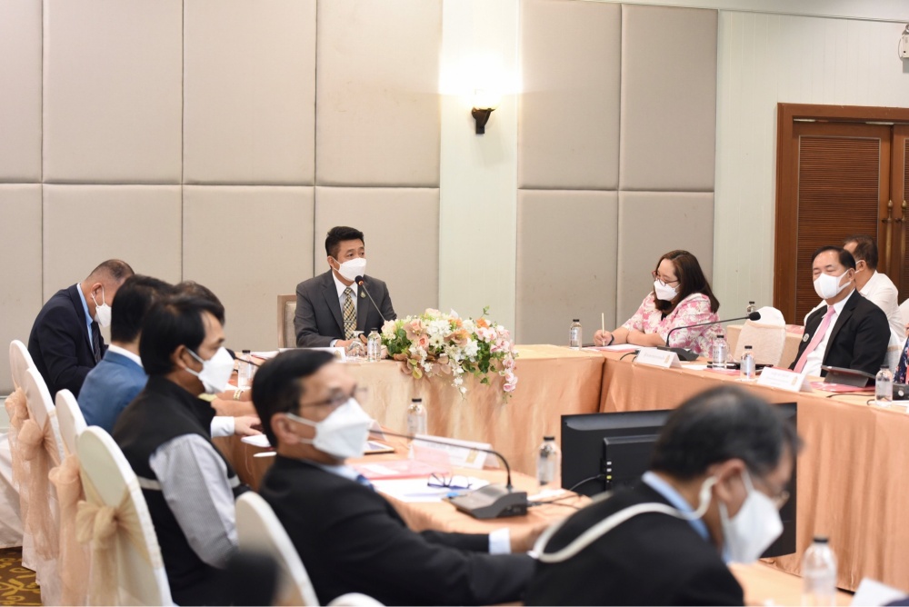 ศธ. ประชุมผู้จัดการสหกรณ์ออมทรัพย์ครู 20 แห่ง แก้ปัญหาหนี้สินครู