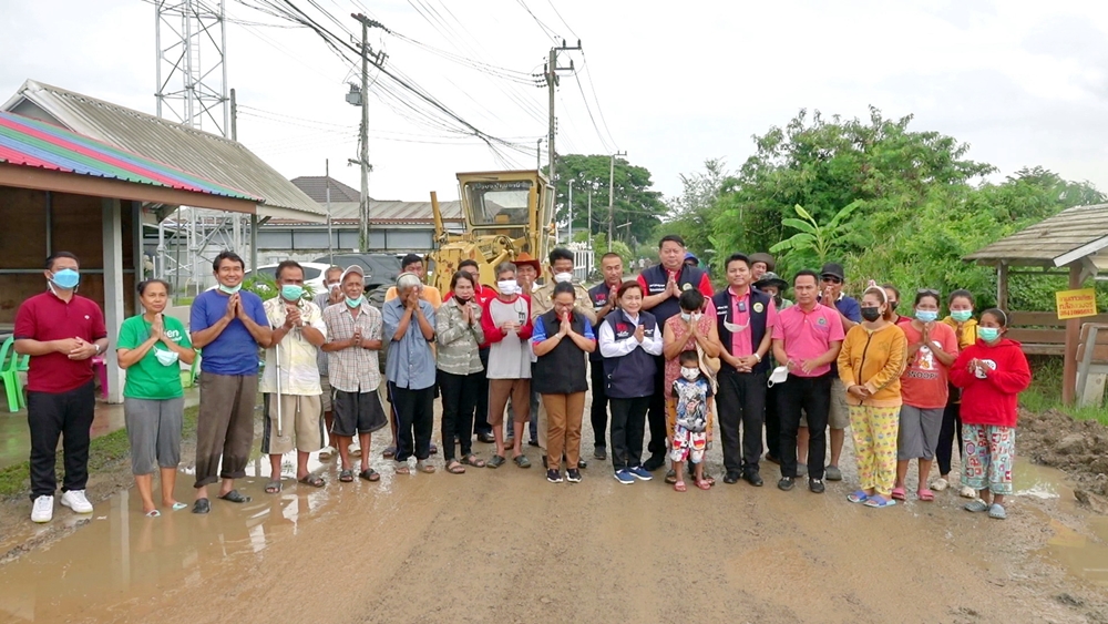 ชาวบ้านชุมชนวัดกล้าชอุ่ม ขอบคุณ "นายกแจ๊ส" เร่งซ่อมถนนโลกพระจันทร์ หลังเดือดร้อนมากว่า10 ปี