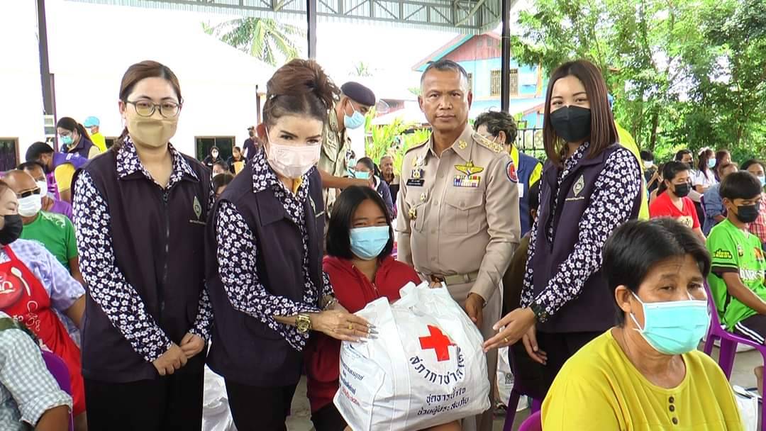 รองผู้ว่าฯพิจิตร ลงพื้นที่มอบถุงยังชีพช่วยเหลือราษฎรที่บ้านเรือนถูกน้ำท่วม ในเขต อ.บึงนาราง และ อ.สามง่าม 