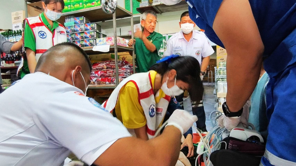 ฮีโร่!! นักเรียนจิตอาสาสิงห์สมุทร ช่วย CPR หญิง 60 ปีรอดชีวิตหวุดหวิด