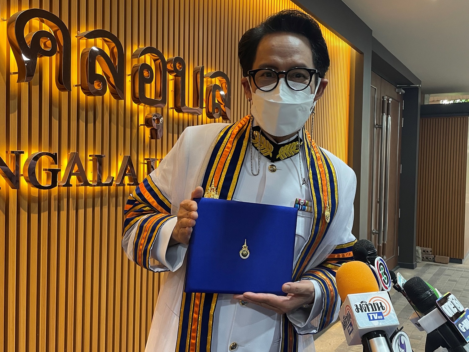 "เบิร์ด - ธงไชย แมคอินไตย์" สุดภูมิใจ  เข้ารับพระราชทานปริญญากิตติมศักดิ์ (ดนตรีคีตศิลป์สากลศึกษา)