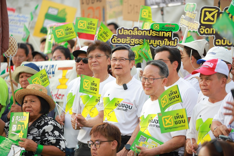 "จาตุรนต์" นำทีม "เพื่อไทย" รณรงค์ออกเสียงประชามติ "เห็นชอบ" จัดทำรัฐธรรมนูญฉบับใหม่ 