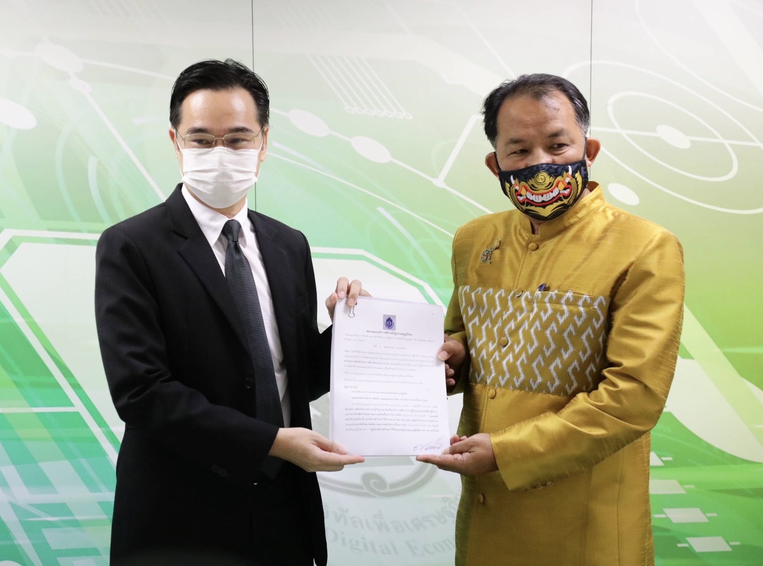 ศรีสุวรรณจี้ดีอีเอสเชือดแพลตฟอร์ม Lazada เพจเครปกระเทยก้าวล่วงสถาบัน