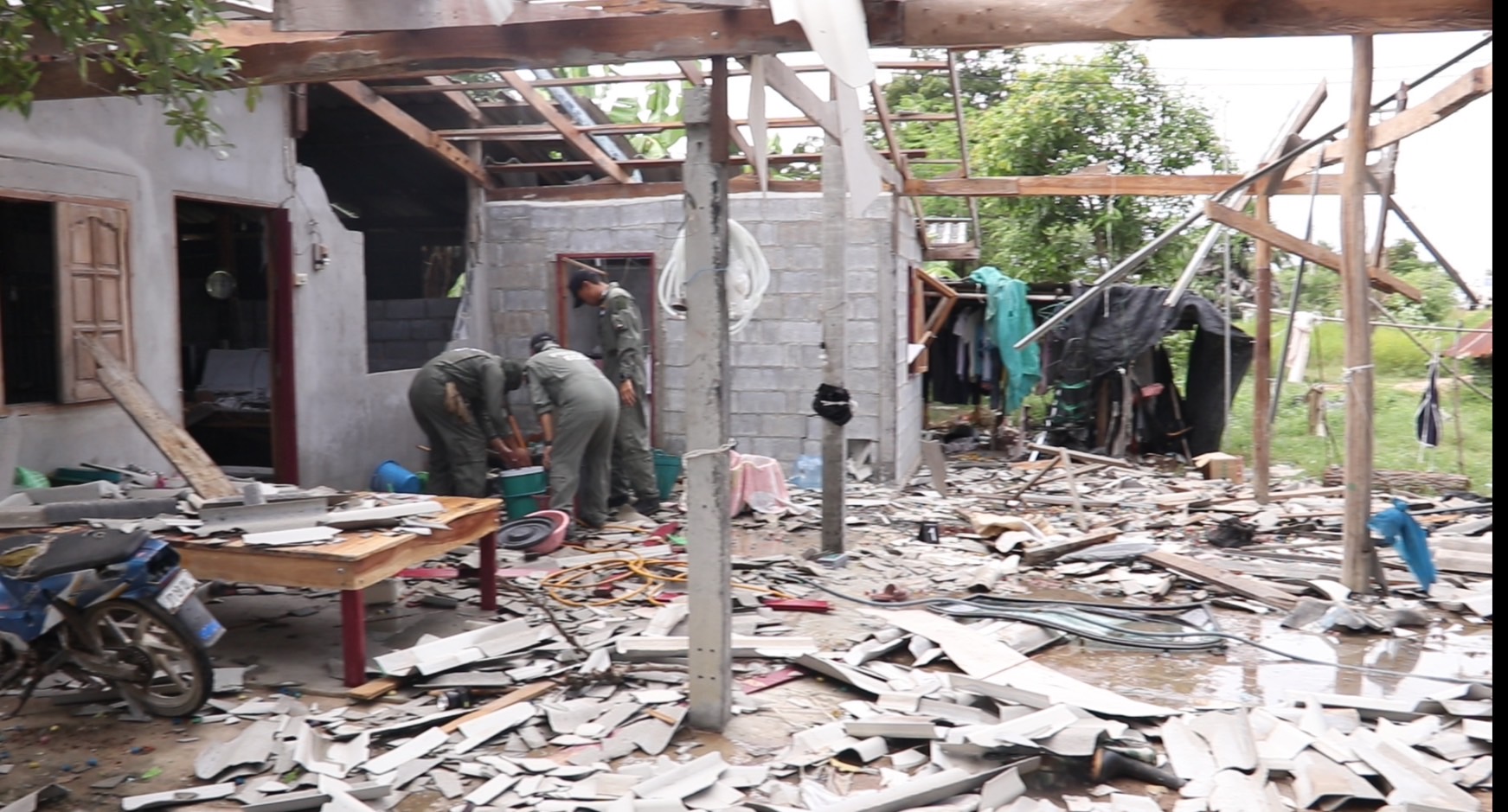"สุพรรณบุรี" เกิดเหตุพลุระเบิด บ้านพังเสียหายทั้งหลัง บาดเจ็บสาหัส 1 ราย