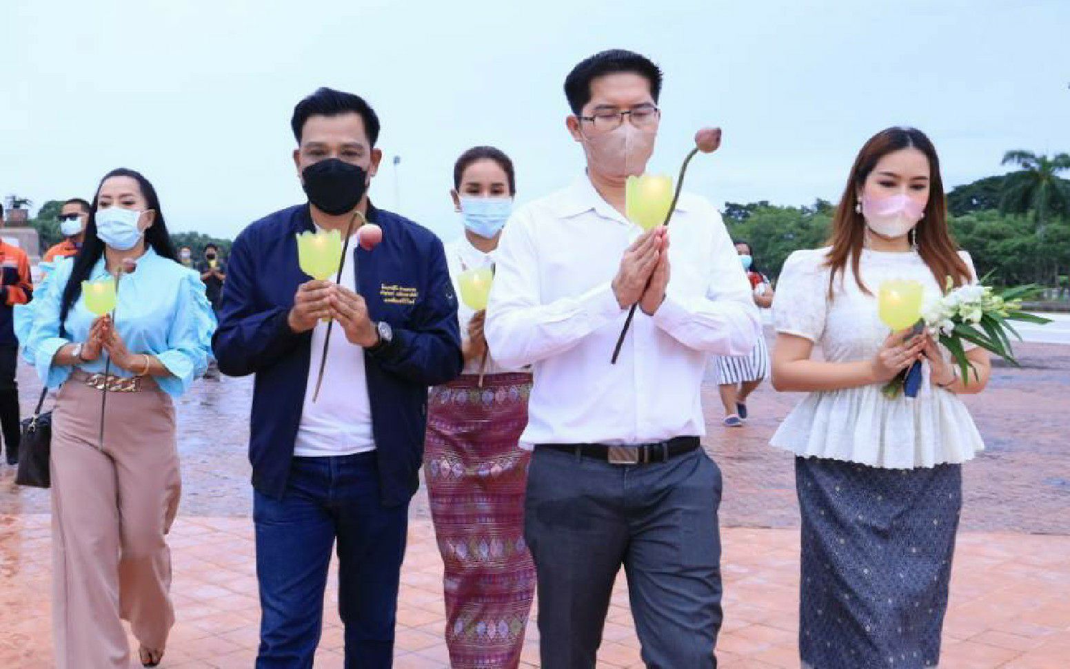 "ไทยศรีวิไลย์"ร่วมเวียนเทียนวันอาสาฬหบูชา "มงคลกิตติ์"อวยพรให้ ปชช.เดินทางปลอดภัย 