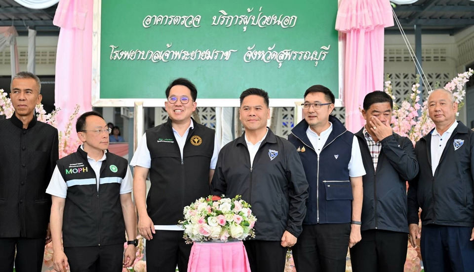 “วราวุธ” ร่วมเปิดศูนย์ผู้ป่วยนอก รพ.เจ้าพระยายมราช สาขาวัดกุฎีทอง ลดแออัด-ลดเวลารอ เพิ่มโอกาสเข้าถึงบริการ
