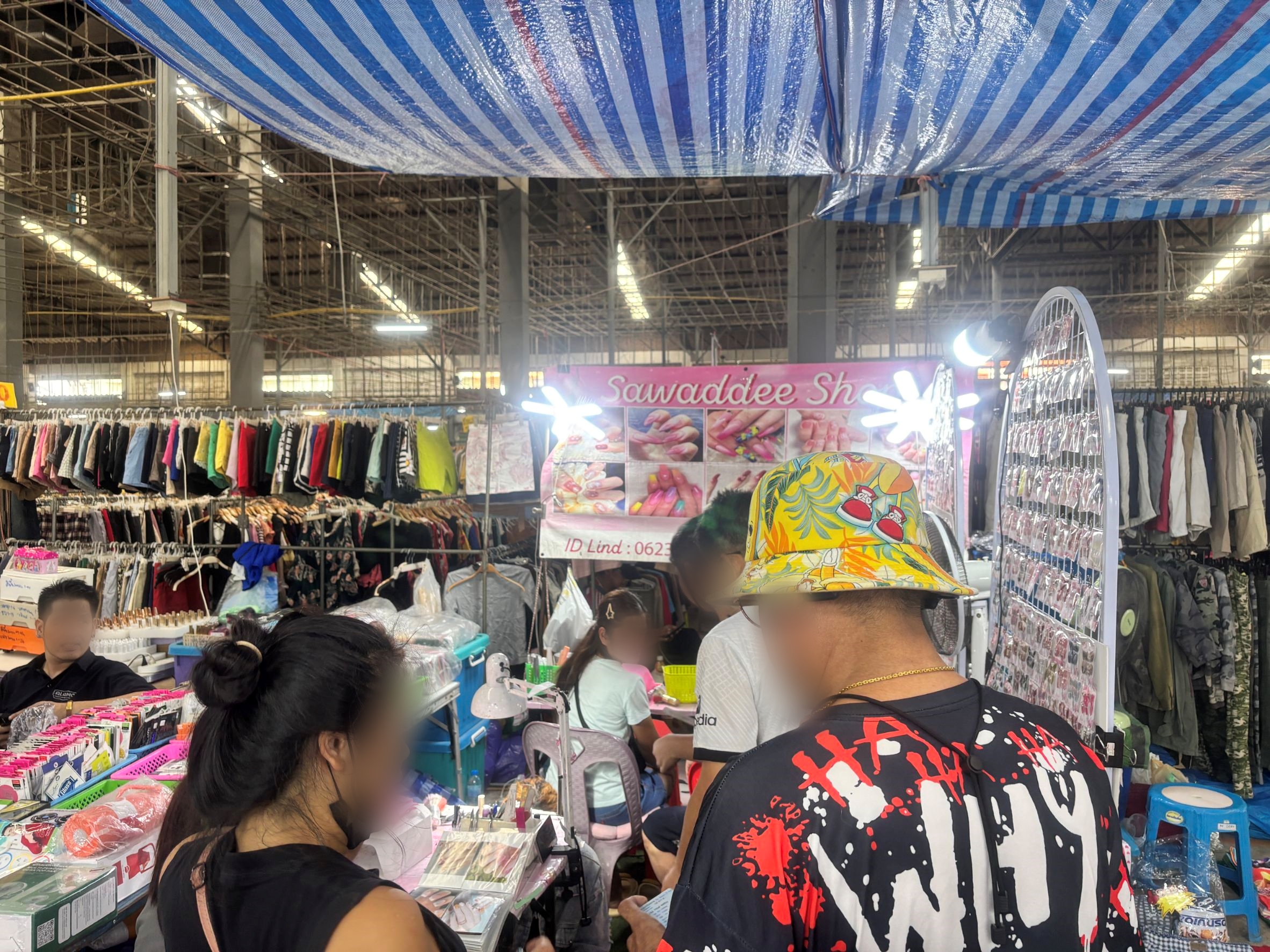 รวบสาวกัมพูชาเปิดร้านทำเล็บกลางพัทยา พร้อมลูกน้องคนไทย 3 ราย ลักลอบทำงานโดยไม่มีใบอนุญาต