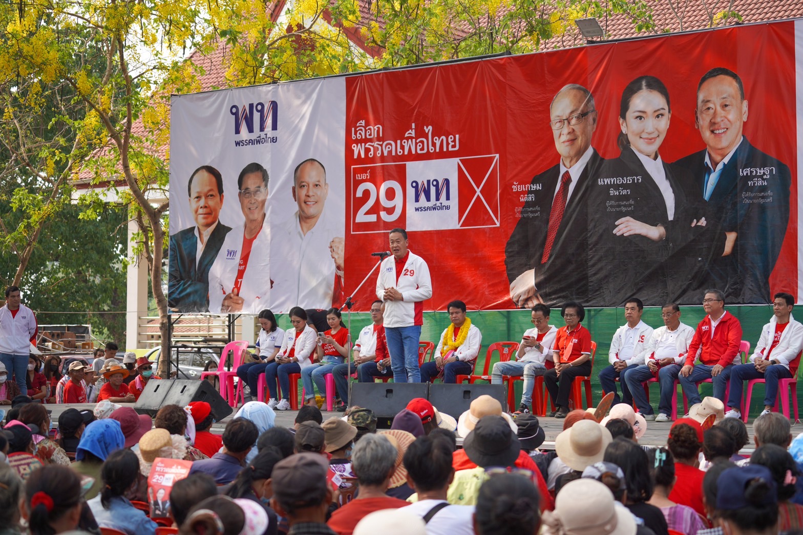  ‘แพทองธาร’ อ้อนชาวกาฬสินธุ์ ลั่นไม่มีพรรคพี่พรรคน้อง ขอคนไทยเลือกเพื่อไทยให้แลนด์สไลด์ทั้งประเทศ 