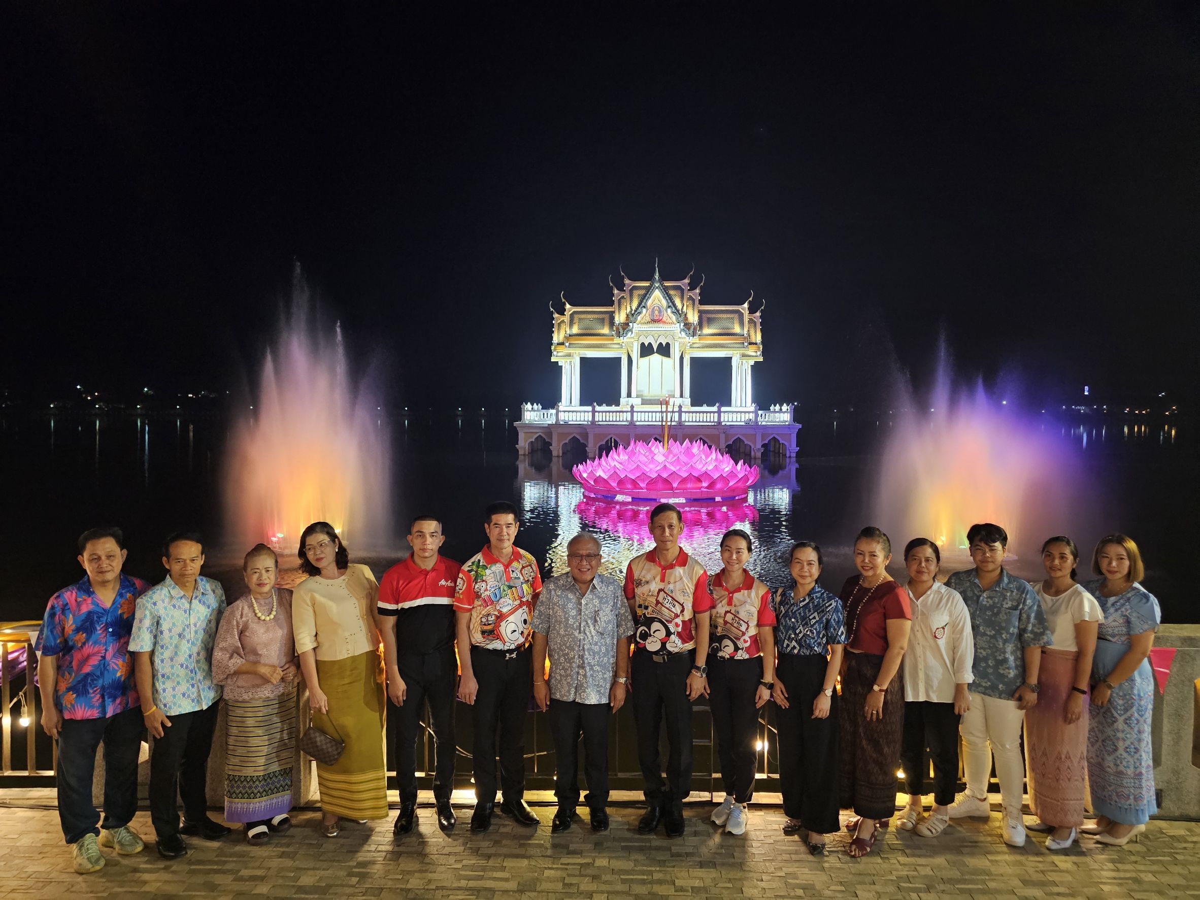 หัวหินเปิดงานประเพณีลอยกระทงที่อ่างเก็บน้ำเขาเต่าเน้นกระทงธรรมชาติรักษาสิ่งแวดล้อม  
