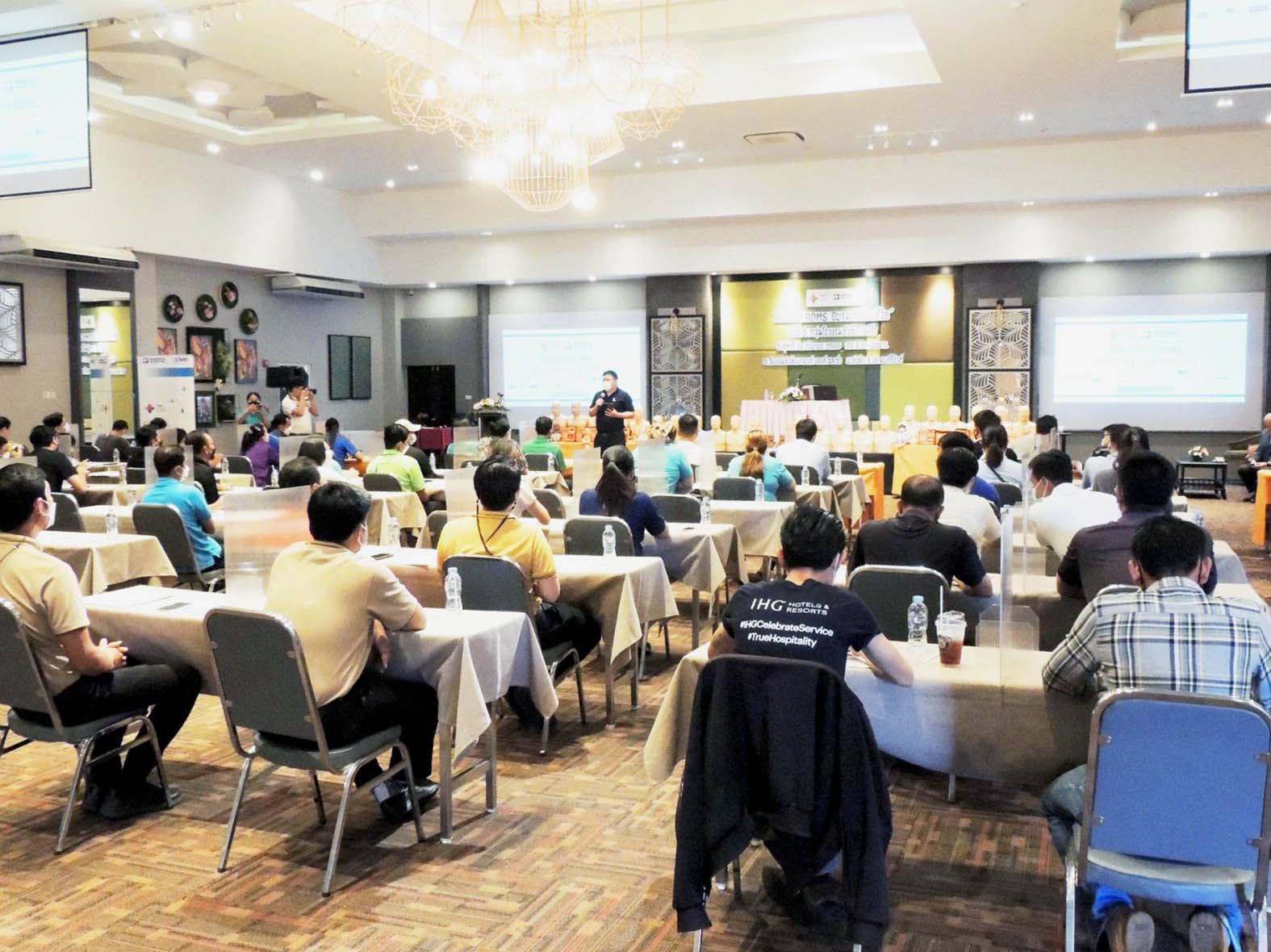 รพ.กรุงเทพหัวหินให้ความรู้การช่วยชีวิตเบื้องต้นกับผู้ประกอบการโรงแรม