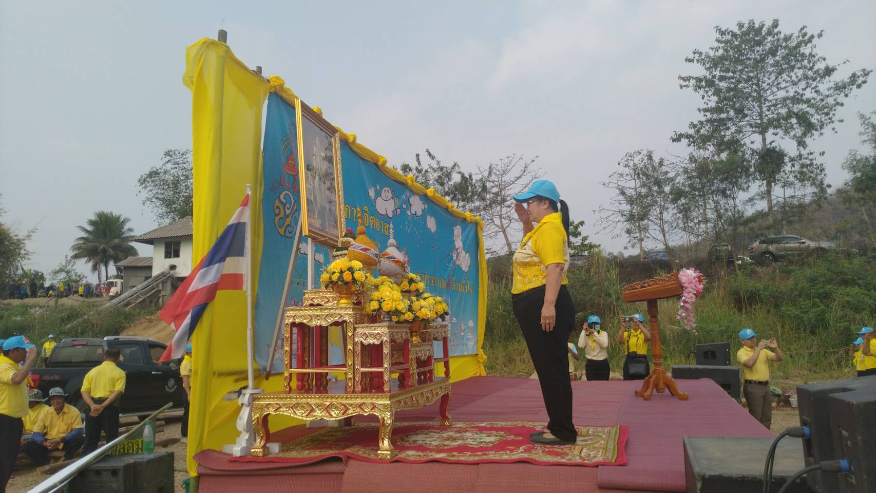 "จิตอาสาอำเภอแม่จัน" ร่วมกับ "หน่วยเฉพาะกิจกรมทหารพรานที่ 31" ร่วมสร้างฝายชะลอน้ำลำน้ำกกบรรเทาภัยแล้ง