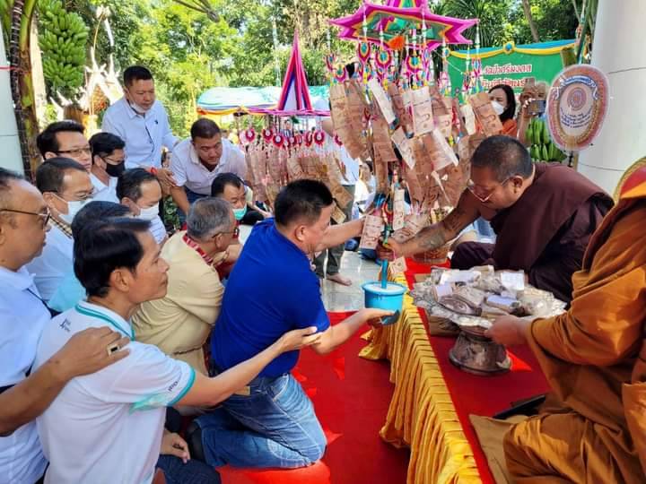 ผส.ชป.8 นำ ขรก.-จนท.ร่วมทอดกฐินสามัคคี วัดป่าศรีมงคล 