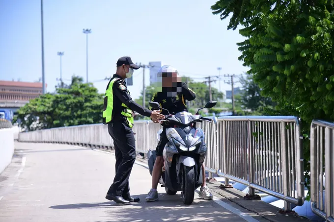 กทม.เผยสารพันปัญหาทางเท้า เดินหน้าแก้ไขพัฒนา ย้ำจุดยืน อะไรทำได้ทำก่อน ไม่รอ