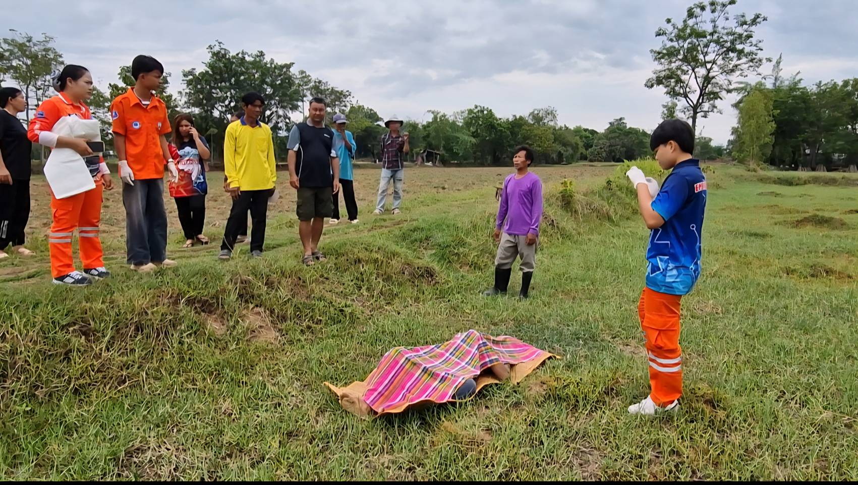 หนุ่มใหญ่กลับภูมิลำเนาใช้สิทธิ์เลือกตั้งเทศบาลพลาดท่าขับมอเตอร์ไซค์พ่วงข้างตกคันนาเสียชีวิต