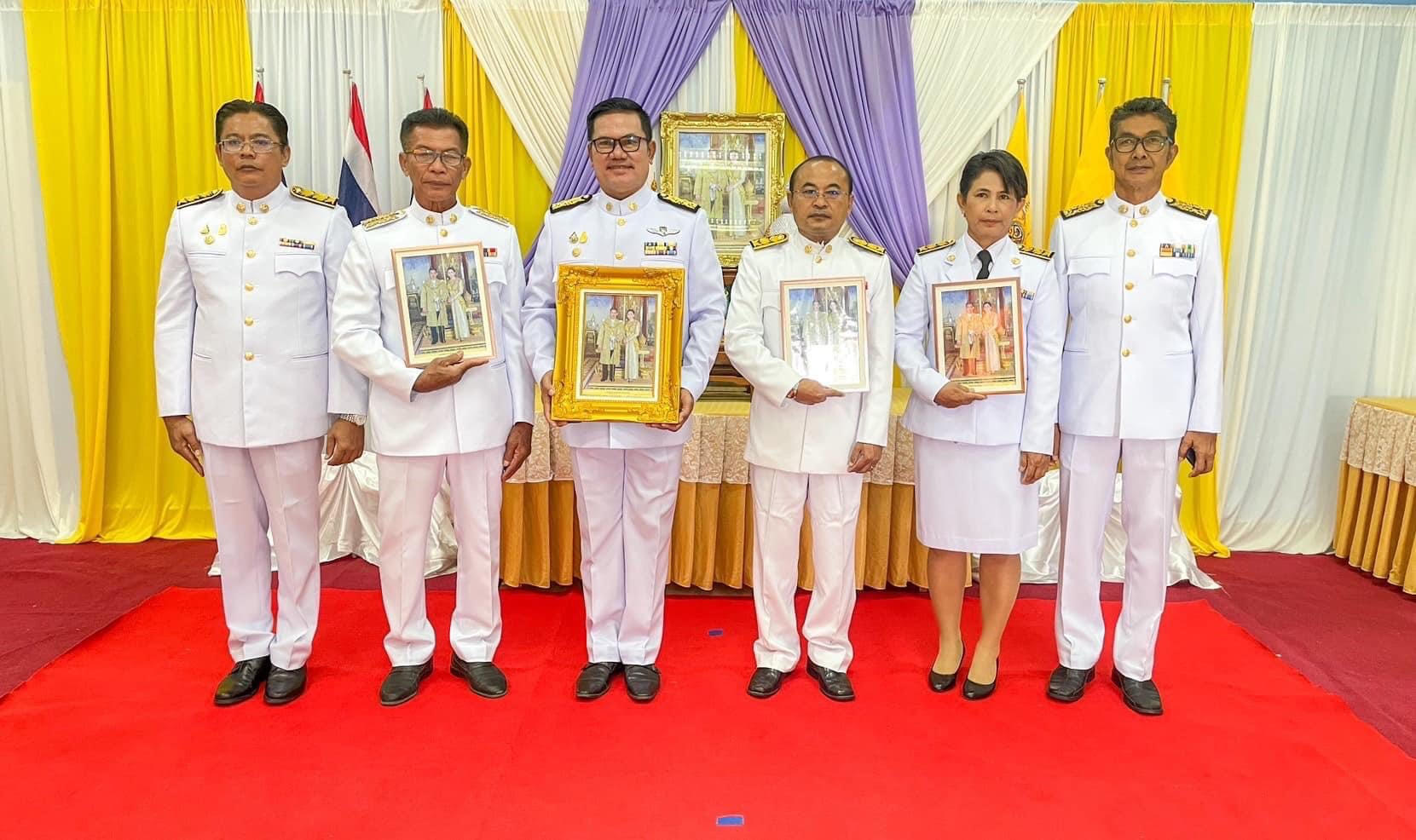 อบต.ไผ่วง จัดพิธีรับพระราชทานพระบรมฉายาลักษณ์ รัชกาลที่ 10 