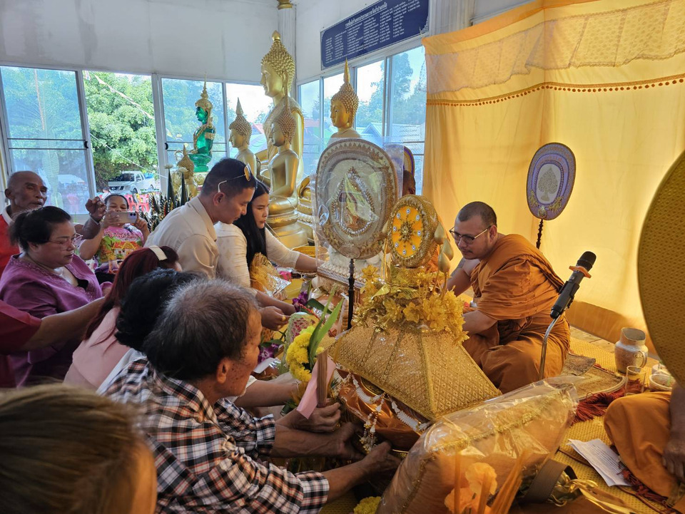 "ชาวชุมชนปางเหนือ" ร่วมพิธีทอดกฐินสามัคคี สมทบทุนสร้างท้าวเวชสุวรรณ 2 องค์ ยอดบริจาคกว่า 4 แสนบาท
