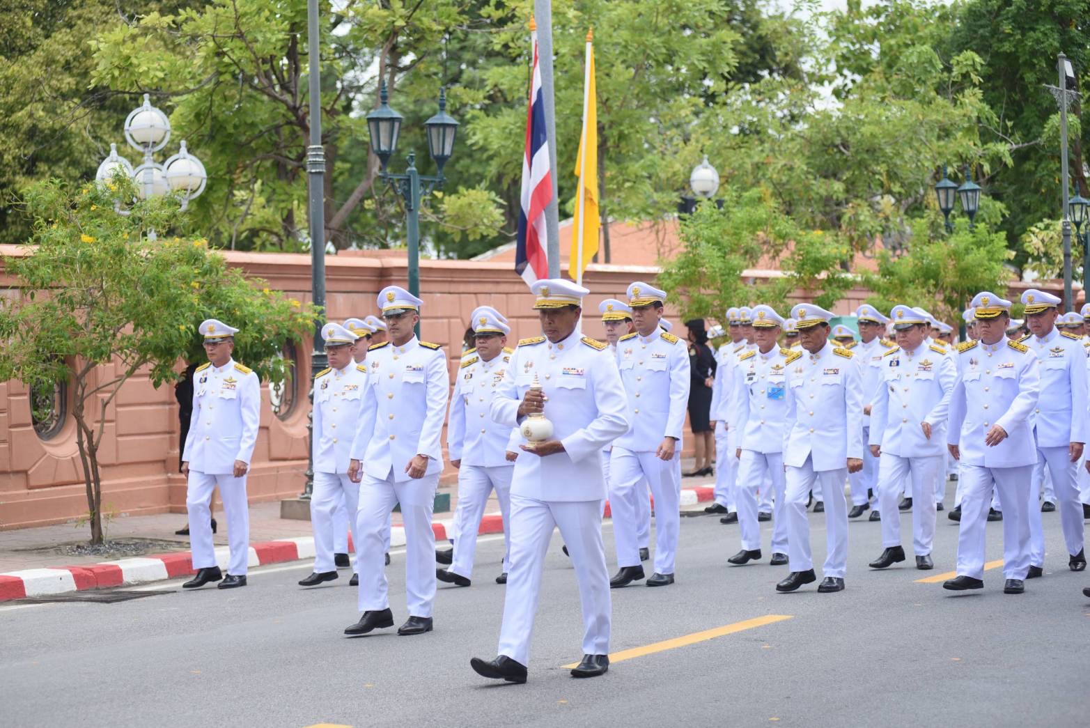 กทม.เชิญคนโทน้ำศักดิ์สิทธิ์ เนื่องในโอกาสพระราชพิธีมหามงคลเฉลิมพระชนมพรรษา 6 รอบ 72 พรรษา