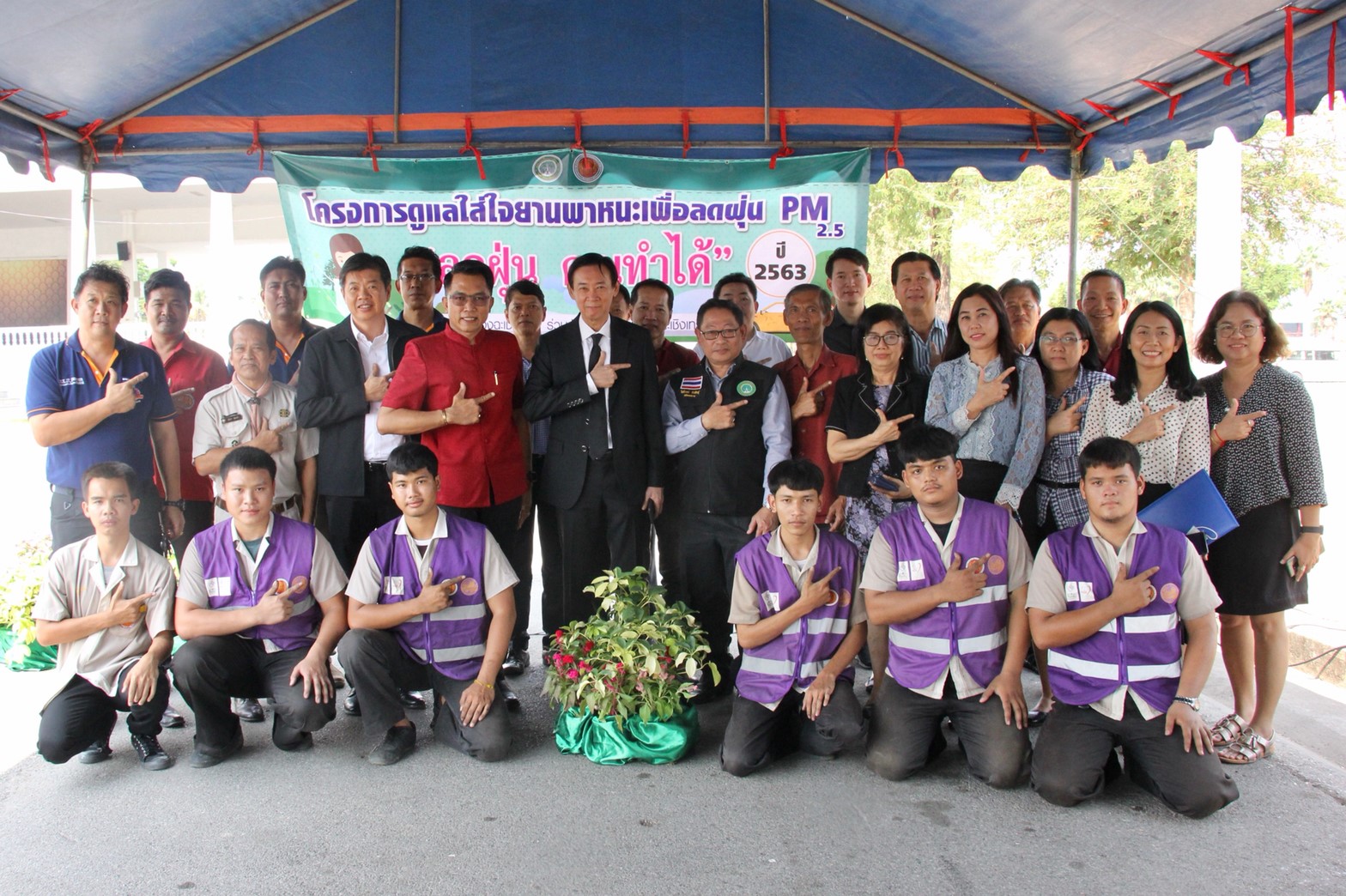 "เทศบาลเมืองฉะเชิงเทรา" ร่วมกับ "วิทยาลัยเทคนิคฉะเชิงเทรา" จัดกิจกรรมดูแลเอาใจใส่ยานพาหนะเพื่อลดฝุ่น PM2.5 “ลดฝุ่น คุณทำได้”