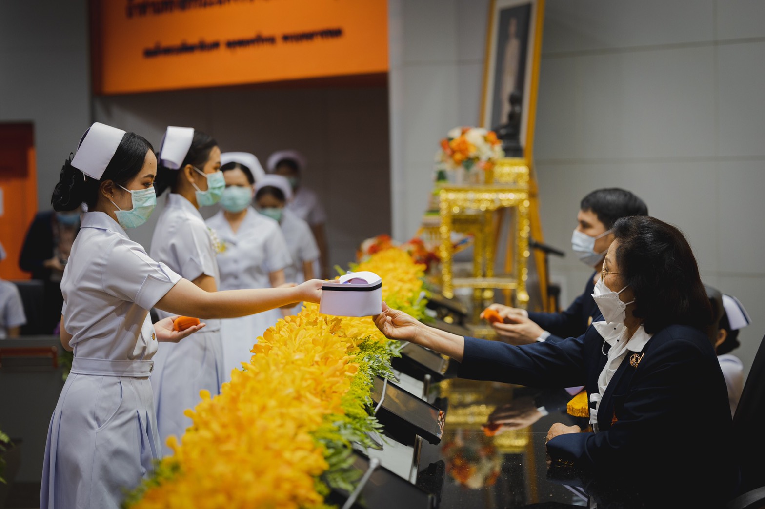 คณะพยาบาลศาสตร์ ราชวิทยาลัยจุฬาภรณ์  จัดพิธีมอบขีดหมวกพยาบาลวิชาชีพ